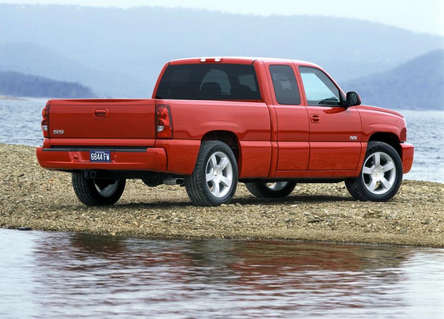  Chevrolet Silverado SS 2004 года  (фото 18 из 38)